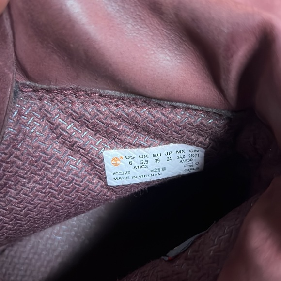 Women’s size (6) Timberland boots. - Picture 5 of 8